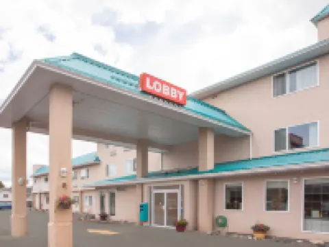 Ramada by Wyndham 100 Mile House Hotels in 100 Mile House