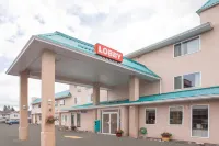 Ramada by Wyndham 100 Mile House Hotel a 108 Mile Ranch