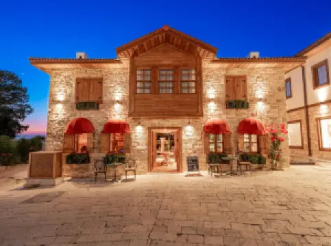 6 ルームズ バイ ズラ