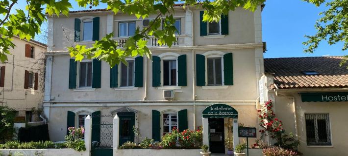 Hostellerie de La Source Hotels in Arles