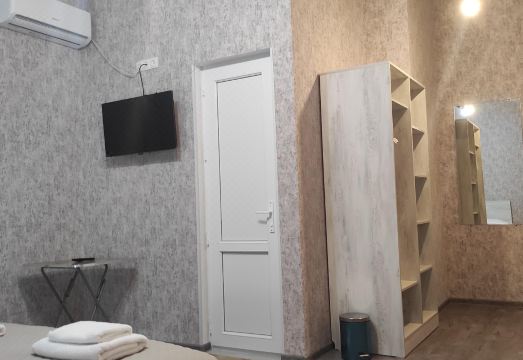 Hotel West Face의 넓고 깨끗한 수영장 전경