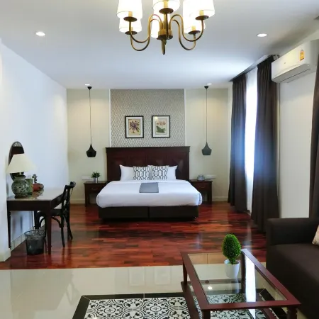 Bloom Boutique Hotel & Cafe