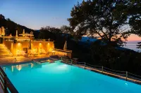 12 Months Resort & Spa - Swimmingpools