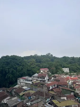 The Jarrdin Apartement by D'Carpenter Room Отели рядом с достопримечательностью «Bandung Zoo»
