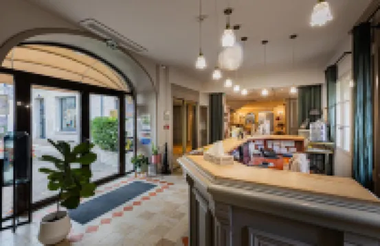 Logis Hostellerie des Clos et Restaurant Bistrot des Grands Crus