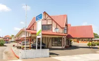 Burwood Motel Hotels in Whanganui