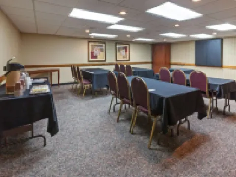 Clarion Pointe OKC Airport Hotels in Oklahoma City