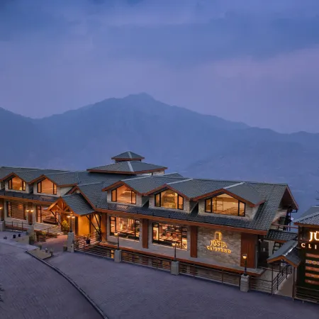 Justa Cliffend Resort & Spa, Mashobra