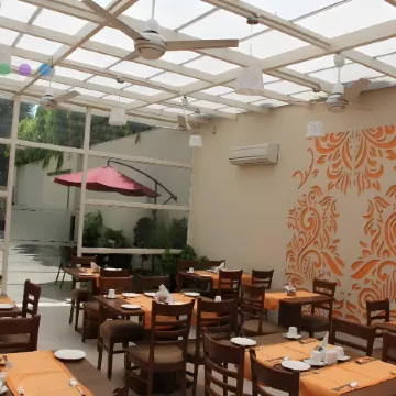 Hotel LaSagrita,Sunder Nagar Отели рядом с достопримечательностью «Храм Акшардхам»