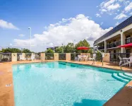 Quality Inn - Swimmingpools