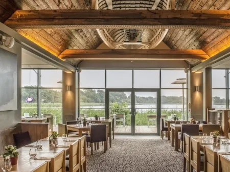 De Vere Cotswold Water Park Отели в г. Сайренсестер