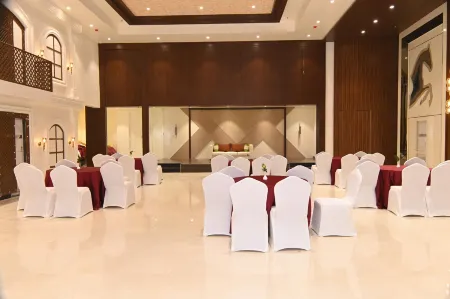 Hotel The Rising Banaras Отели в г. Манроли