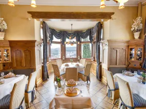 Schlosshotel Steinburg