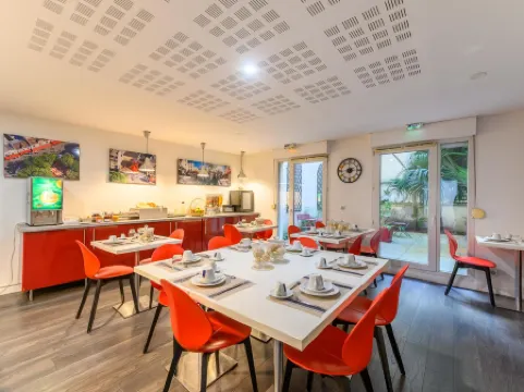 Séjours & Affaires Pantin Charles de Gaulle Отели в г. Пантен