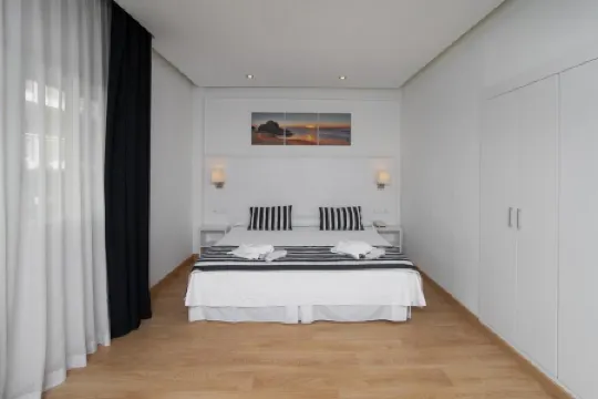 Hotel Voramar Отели рядом со станцией Железнодорожная станция Бенидорм