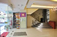 Prince Hotel - parking