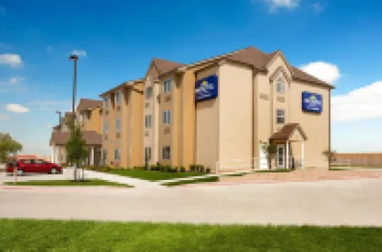 Microtel Inn & Suites by Wyndham Kenedy/Karnes City