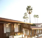 West Coast Surf and Stay - 2-Star