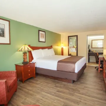 Travelodge by Wyndham Macon West