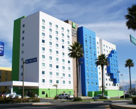 Holiday Inn Express Hotel & Suites Toluca Zona Aeropuerto Hoteles en Lerma