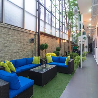 V Garden Hotel Hotel dekat Stasiun LRT Maluri