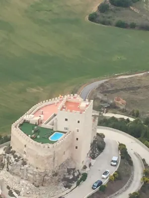 Residencia Real Castillo de Curiel - parking