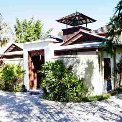 The Villas of Byron Hotel Exterior