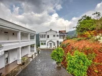 Rose Hill Bungalow Hotels near Embekka Devalaya