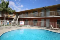 Chateau Inn & Suites Hotel di Downey