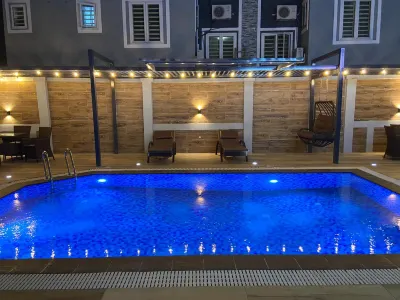 Ivy Hotel Emerald Hotels near kalakuta museum