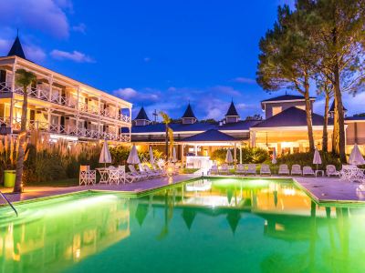 Howard Johnson by Wyndham Carilo Convention Center