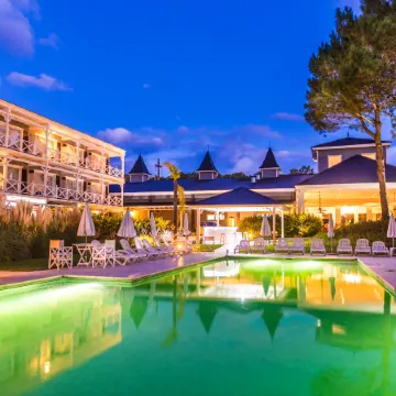 Howard Johnson by Wyndham Carilo Convention Center