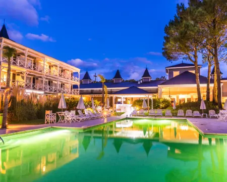 Howard Johnson by Wyndham Carilo Convention Center Hotels in Cariló