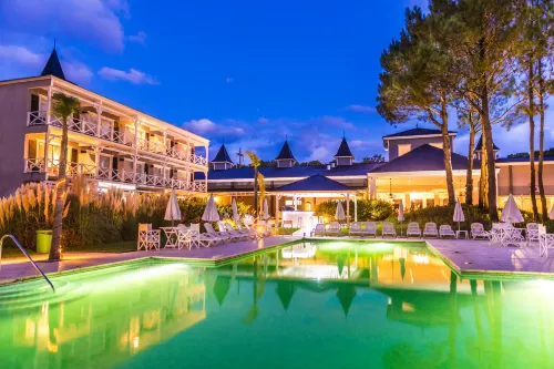 Howard Johnson by Wyndham Carilo Convention Center Hotels in Carilo