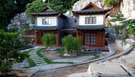 Rocky Farm Отели рядом с достопримечательностью «Big Coral Cave ,Gunung Karang Besar»