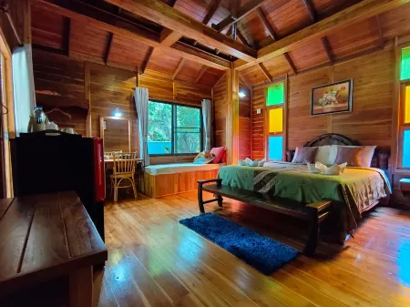 Phanya Chaley Suanphueng Отели рядом с достопримечательностью «Wat Huai Sai Thong»