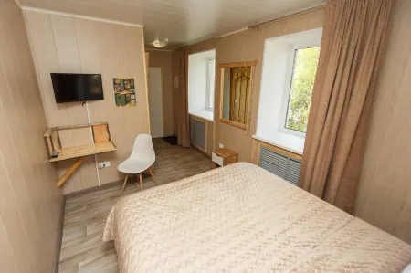 Уют Отели рядом с достопримечательностью «Памятник Петру I»