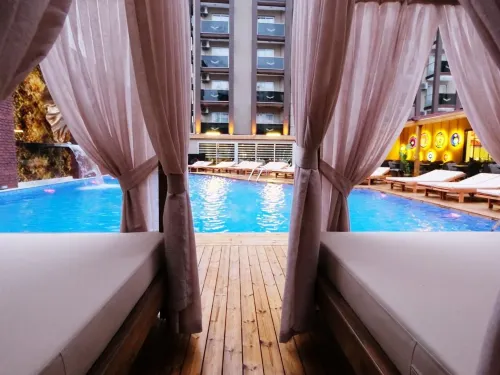 Duqqan Deluxe Hotel Hôtels à : İkiçeşmelik