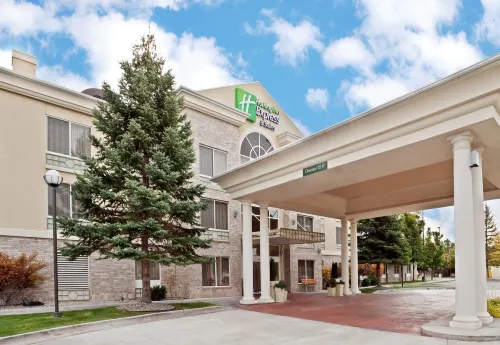 โรงแรม ฮอลิเดย์ อินน์ เอ็กซ์เพรส โฮเทล แอนด์ สวีทส์ ไอดาโฮฟอลส์ บาย IHG - ที่มีที่จอดรถ