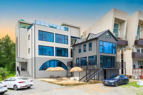 Yangyang Yoloha Dongho Beach Branch - Pensions