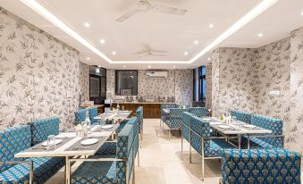 Hotel Emblem Suites by Denver, Delhi Airport