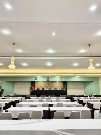 Grand Bydiel Cianjur Отели рядом с достопримечательностью «Alun-Alun Cianjur»