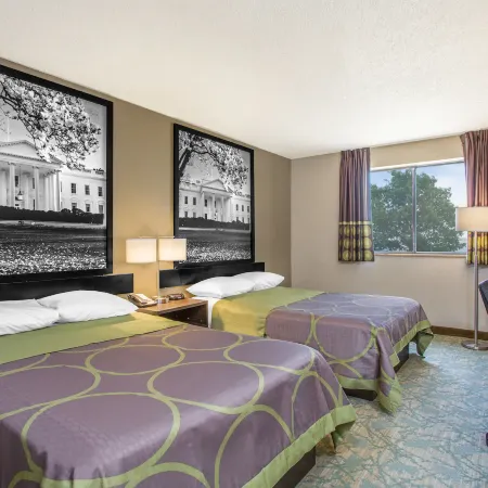 Super 8 by Wyndham Waldorf
