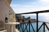 Queens Leriotis Hotel - Ocean View