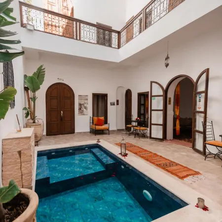 Riad White Flowers