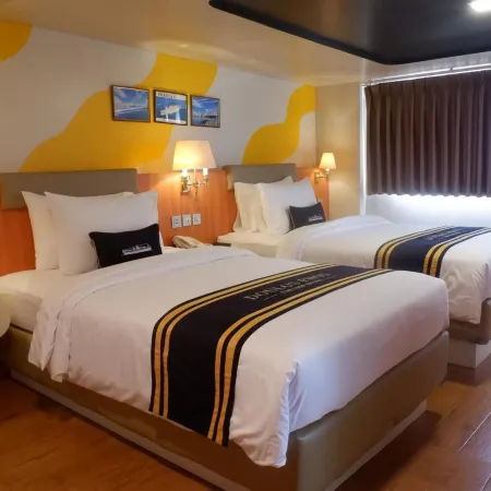 Doulos Phos The Ship Hotel