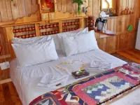 Sycamore Avenue Treehouses & Cottages Accommodation