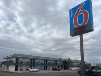 Motel 6 Odessa, TX - parking