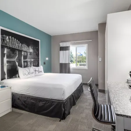 Prairie Crest Medicine Hat by IHG