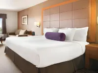 PRAIRIE CREST CALGARY AIRPORT by IHG Отели в г. Калгари